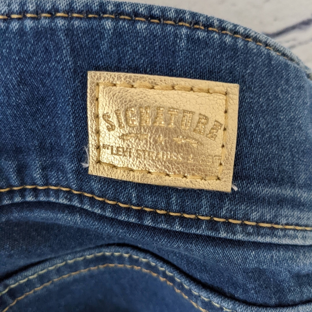 Levi Signature Shaping Denim Sz. 4